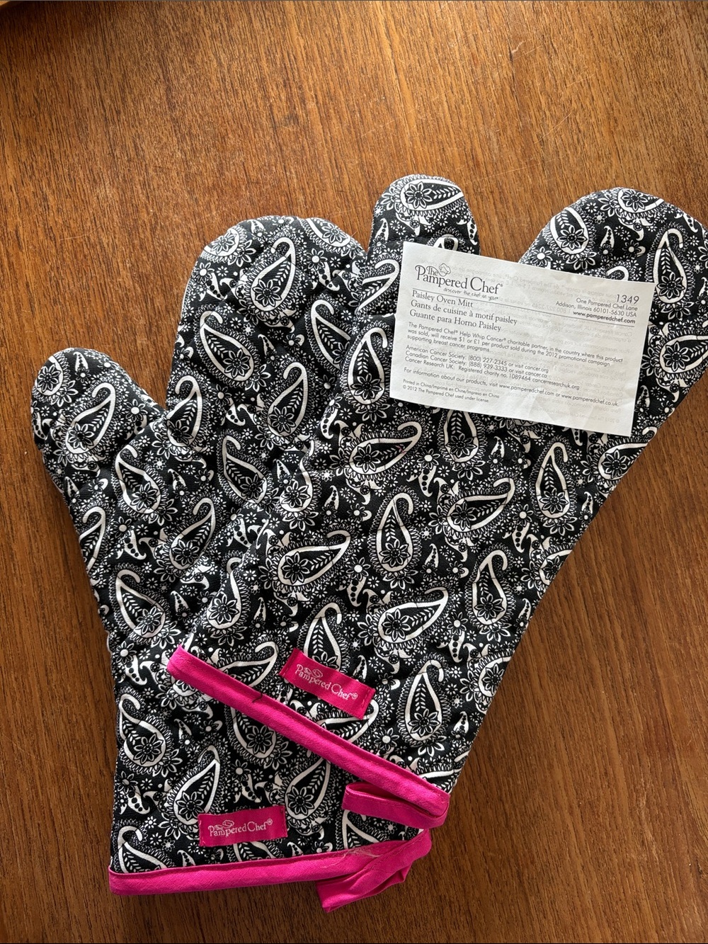 The Pampered Chef • Paisley Oven Mitt - Set of 2